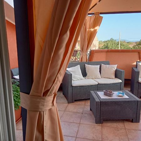 Casa Vacanza Le 2 Isole Suni Экстерьер фото