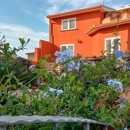 Casa Vacanza Le 2 Isole Suni Экстерьер фото