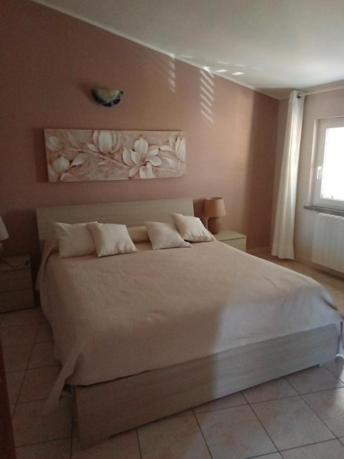 Casa Vacanza Le 2 Isole Suni Экстерьер фото