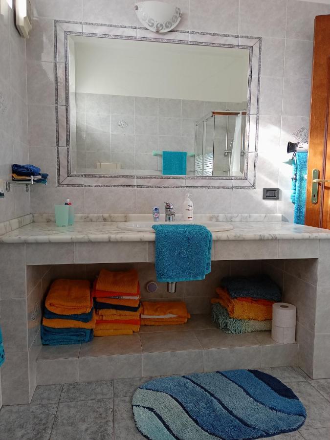 Casa Vacanza Le 2 Isole Suni Экстерьер фото