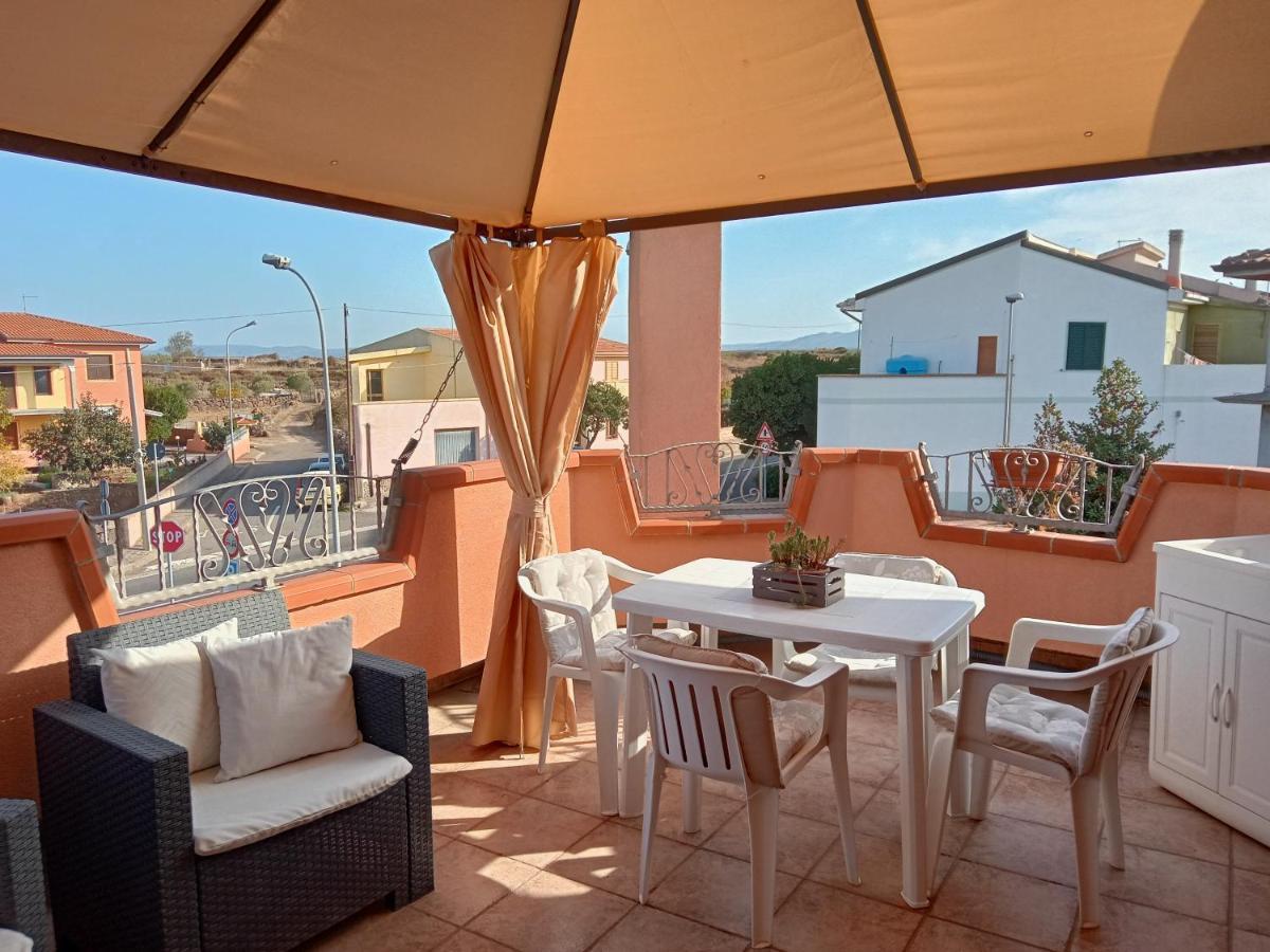 Casa Vacanza Le 2 Isole Suni Экстерьер фото